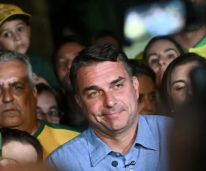 Flávio Bolsonaro celebra «la mayoría abrumadora» de la derecha en el Congreso brasileño