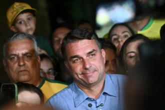 Flávio Bolsonaro celebra «la mayoría abrumadora» de la derecha en el Congreso brasileño