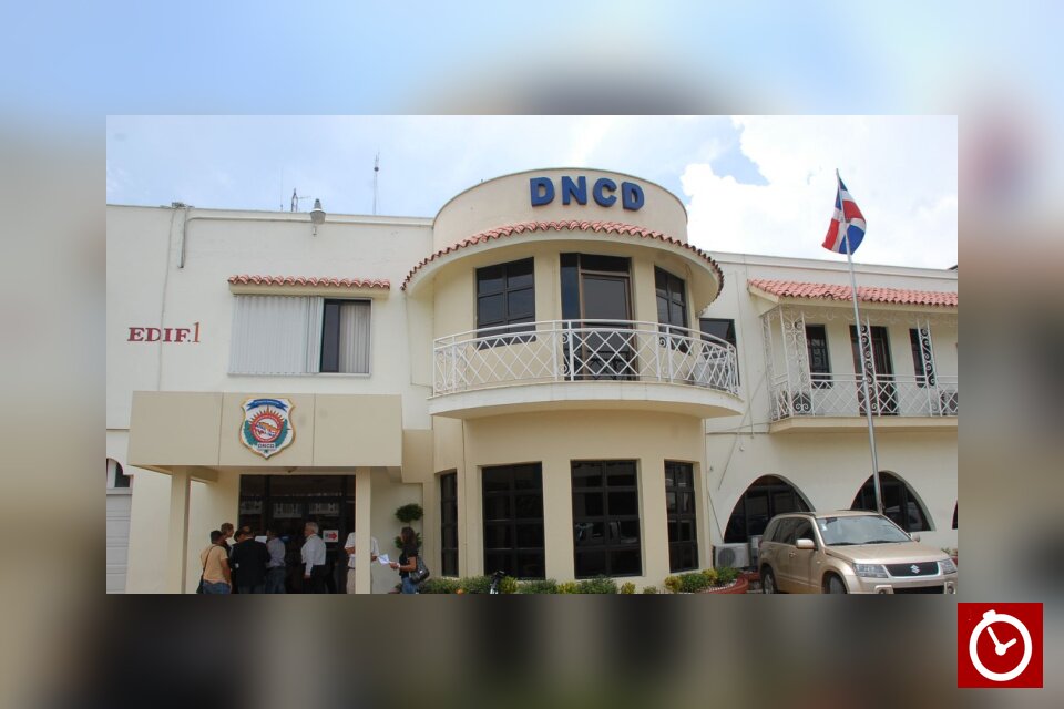 DNCD detecta cinco prendas impregnadas de presunta cocaína en empresa de envíos del Distrito Nacional