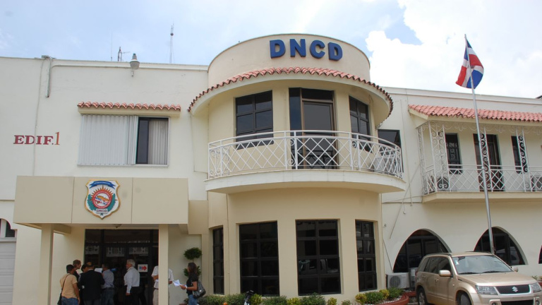 DNCD detecta cinco prendas impregnadas de presunta cocaína en empresa de envíos del Distrito Nacional