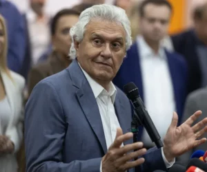 Flávio Bolsonaro suma el apoyo de un candidato conservador que obtuvo el 2,18 % de los votos