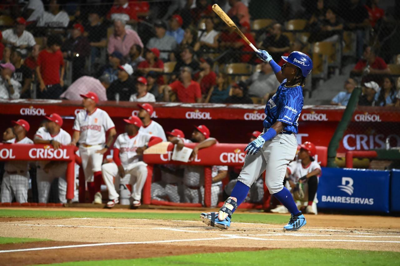 Licey aplasta al Escogido, Estrellas blanquean a los Toros y Gigantes vencen a las Águilas en la jornada inaugural