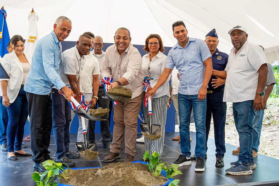 José Andújar inicia construcción de estación policial en Majagual, Monte Plata