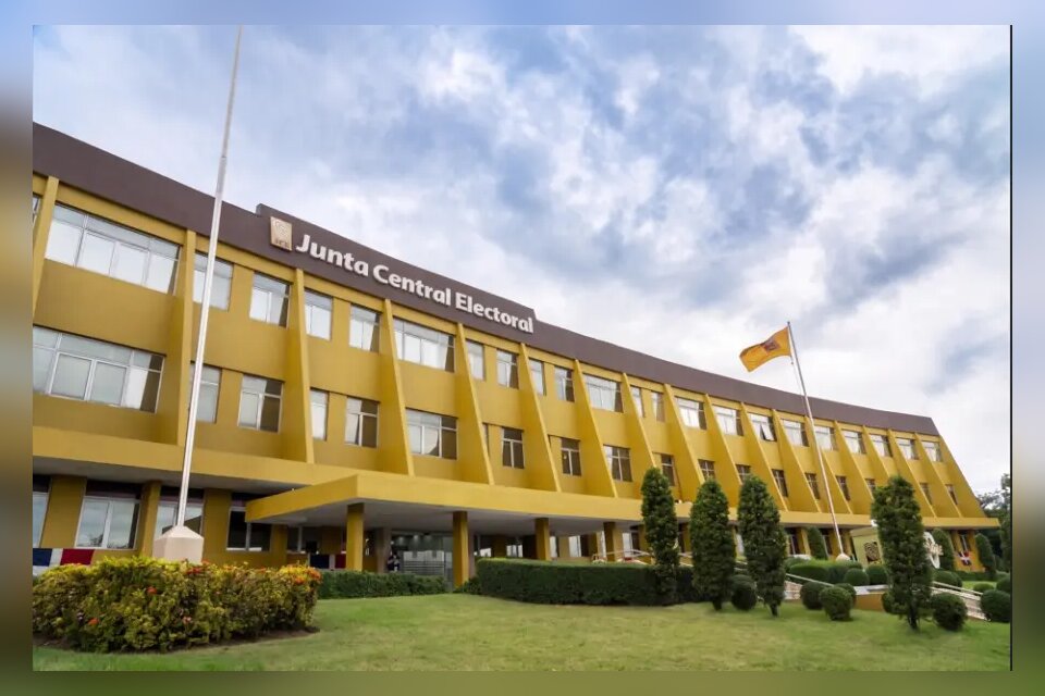 JCE modificará el sistema de citas para renovar la cédula en sus oficinas del exterior desde noviembre