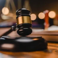 Dictan tres meses de prisión preventiva a imputado por robo en casa de Kenny Grullón
