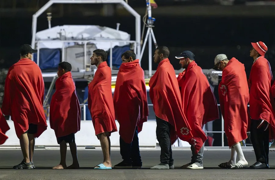 Unión Europea da luz verde a nueva normativa para endurecer la política migratoria y acelerar deportaciones
