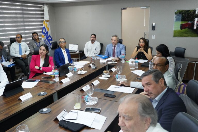 Miembros del Consejo Directivo del CNZFE.
