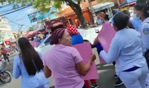 Médicos del Moscoso Puello protestan por inseguridad y reclaman pago de incentivos