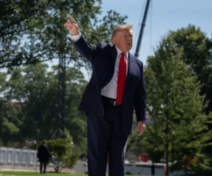 Trump hace campaña en estados republicanos para animar a sus bases a votar en las elecciones