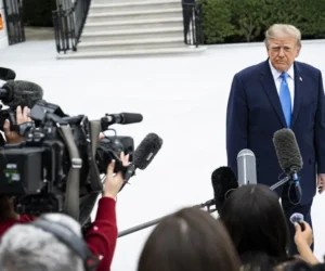 La Casa Blanca mantiene su veto a medios a la espera de la decisión judicial