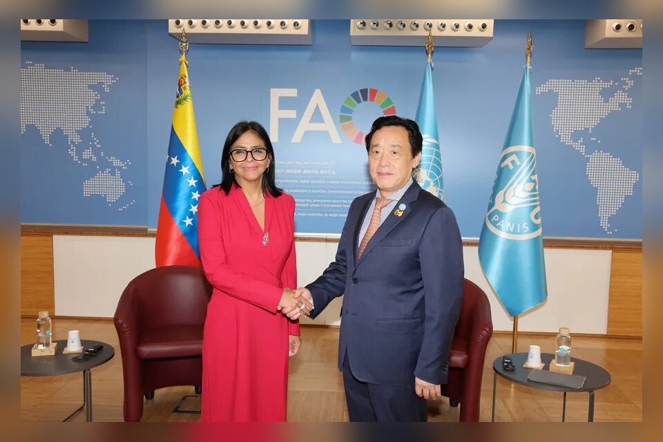 Delcy Rodríguez habla de seguridad alimentaria mundial con el director general de la FAO