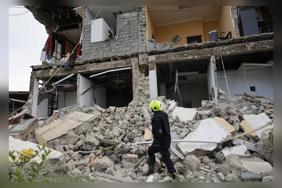 Terremoto en Panamá de magnitud 7,7 provoca colapso de hotel, iglesia y edificio gubernamental