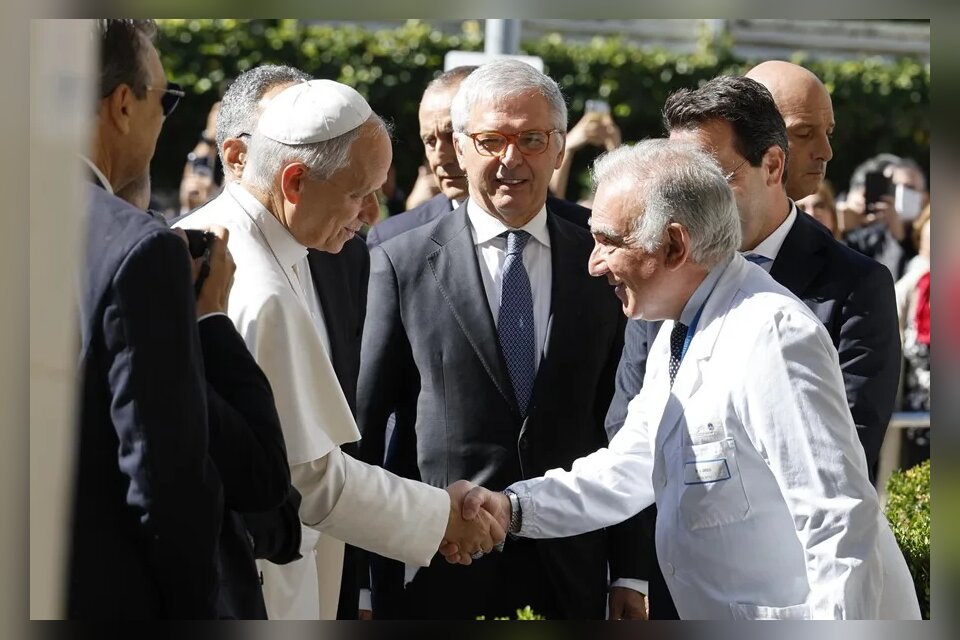 El papa León XIV está hospitalizado para ser operado de un nódulo en un pulmón