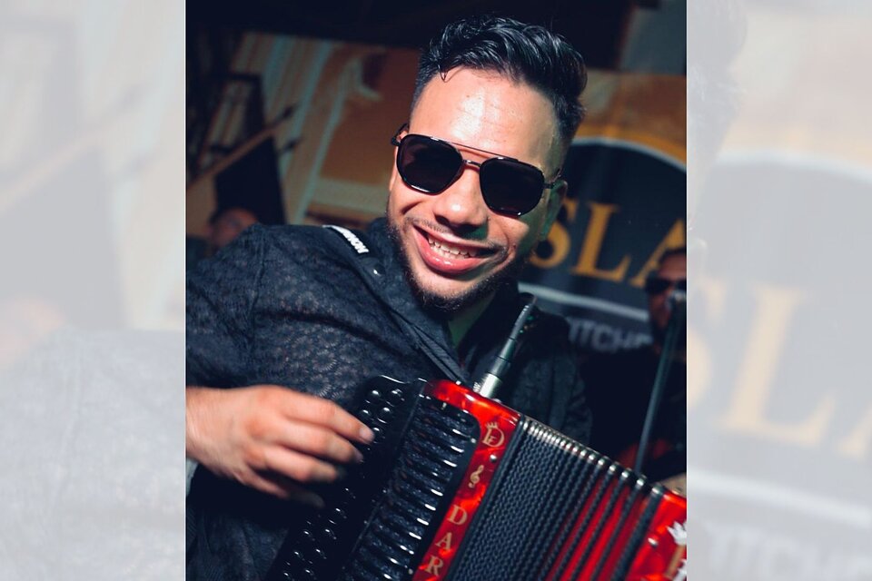 Darlyn Fernández, vocalista de la agrupación de música típica Nexo Music, fallecido a los 25 años en Estados Unidos.
