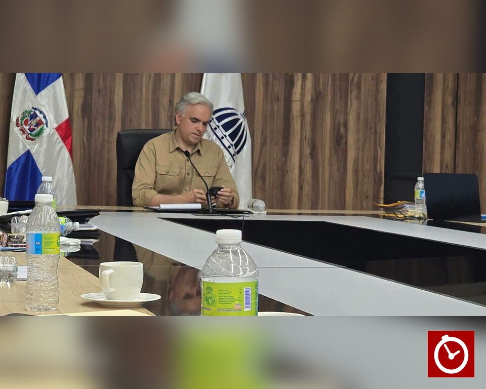 ADP levanta paro docente en Azua tras reunión con el ministro de Educación