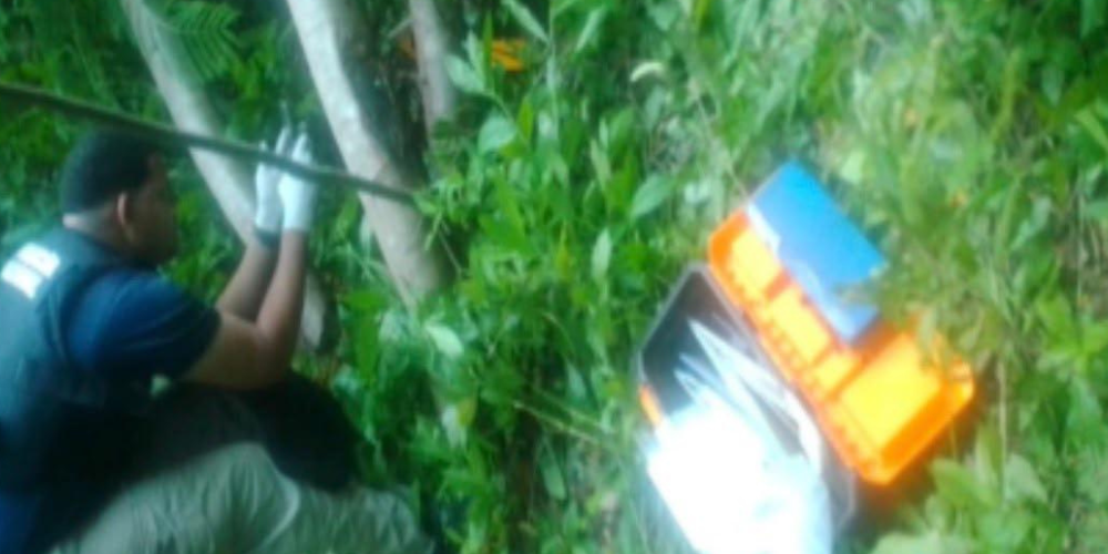 Hombre persigue a su expareja, realiza disparos y causa daños a vehículos en Gurabo, Santiago