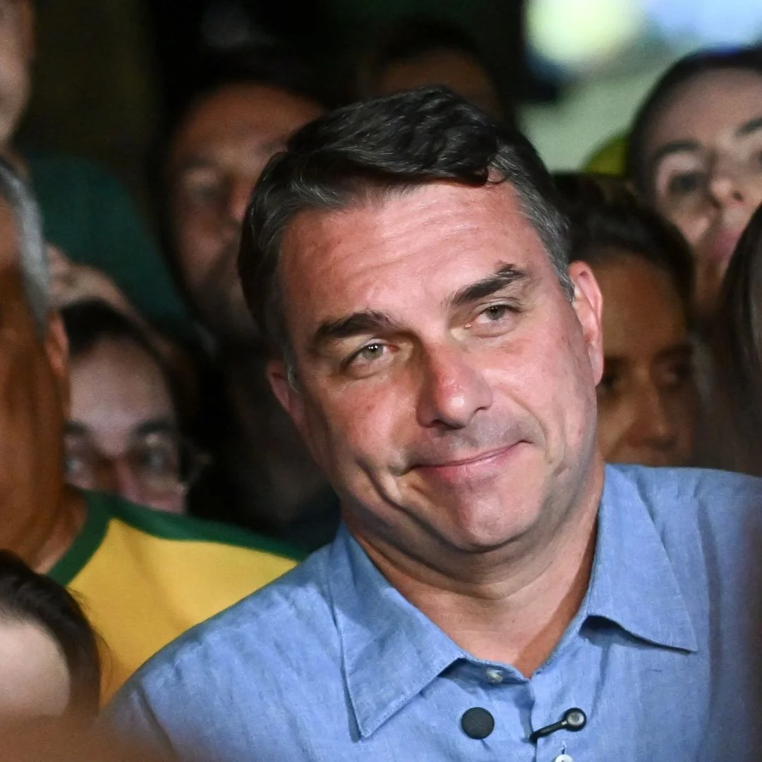 Flávio Bolsonaro votó en Río de Janeiro y afirmó que “llegó la hora del cambio”: “Brasil no aguanta más”