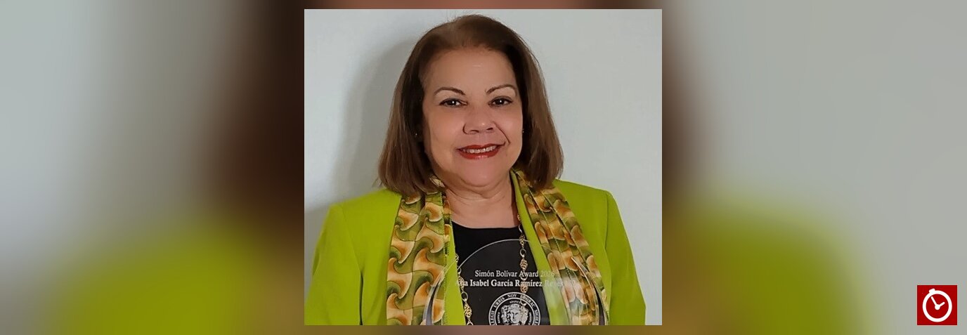 Ana García Reyes recibe Premio Simón Bolívar por su trayectoria en la educación superior de Nueva York