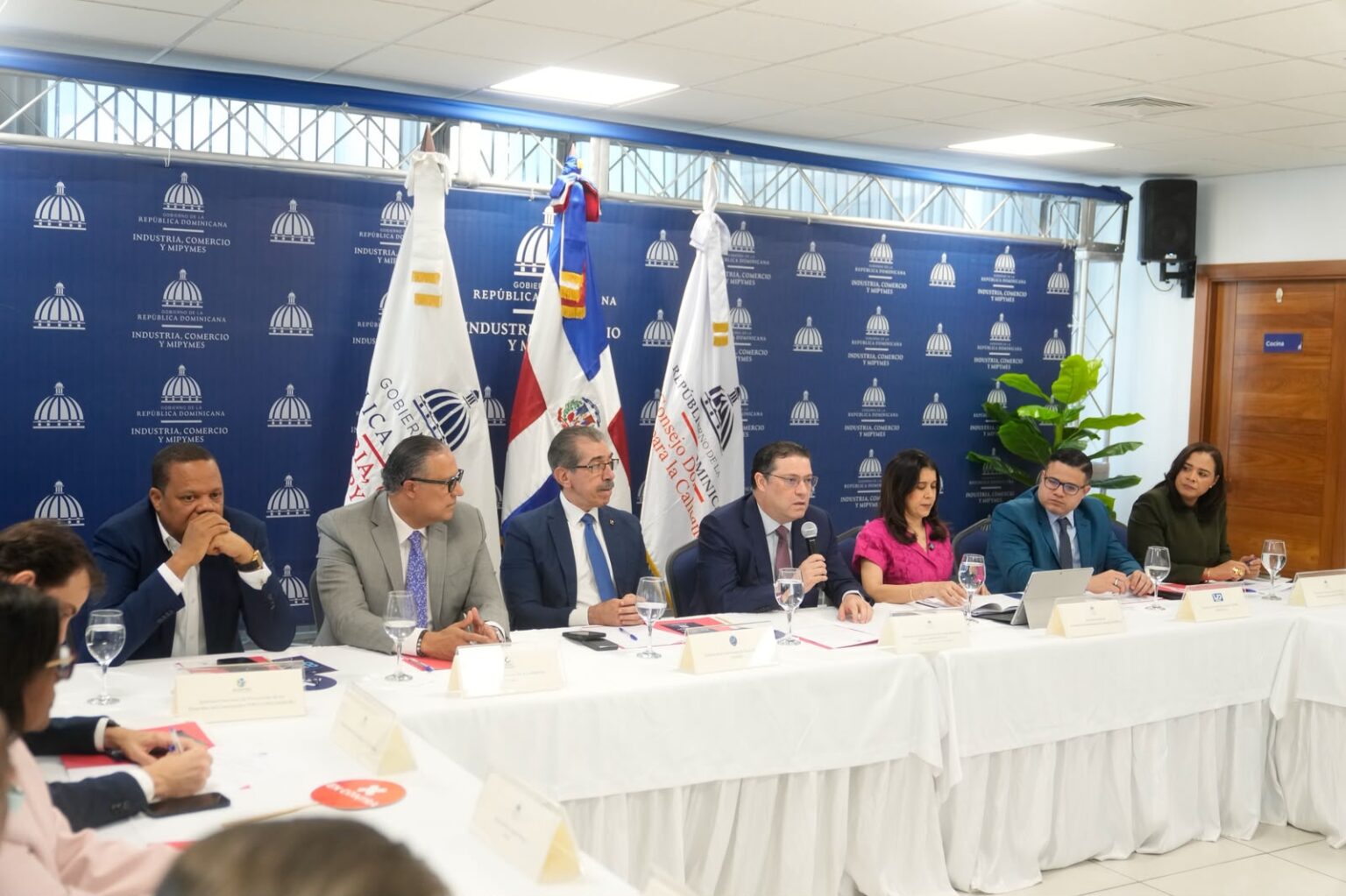 Representantes de gremios y entidades miembros del CODOCA.