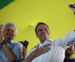 Flávio Bolsonaro promete reformar la Constitución de Brasil si vence a Lula