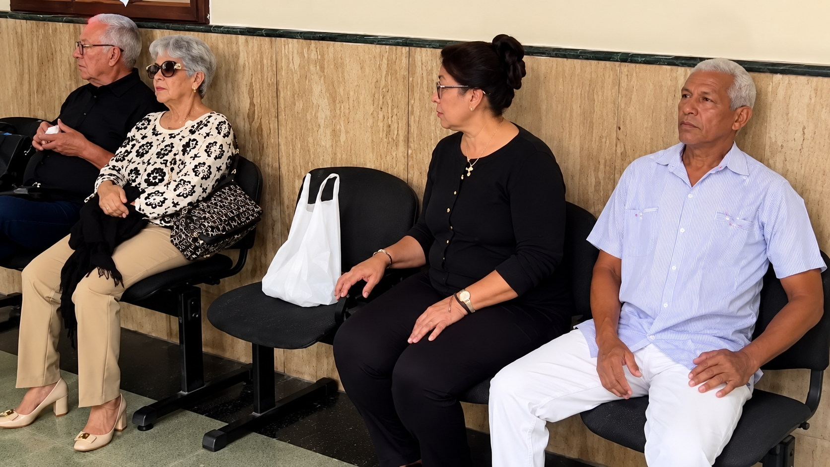 Familiares de víctimas del Jet Set llegan al tribunal a la espera de decisión sobre calificación jurídica