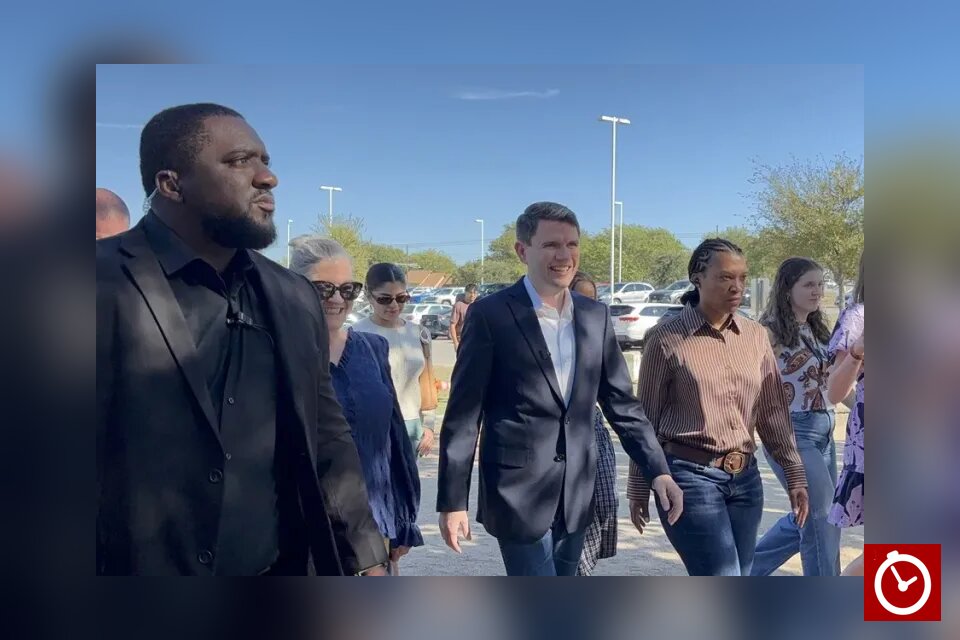 «Vamos a hacer historia», dice el candidato demócrata al Senado de EE.UU. por Texas al votar