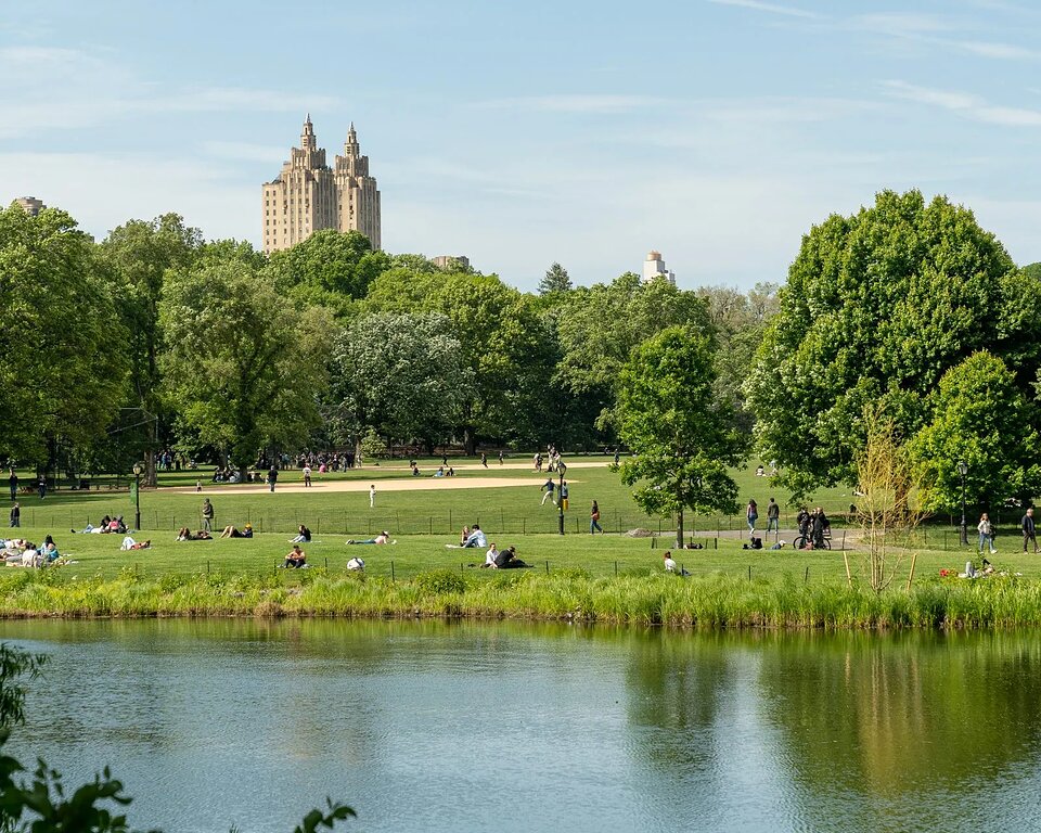 Policía de Nueva York busca a hombre acusado de agredir sexualmente a una mujer en Central Park