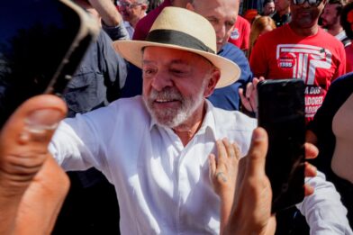 Lula llama a brasileños a elegir entre “democracia y barbarie” en jornada electoral
