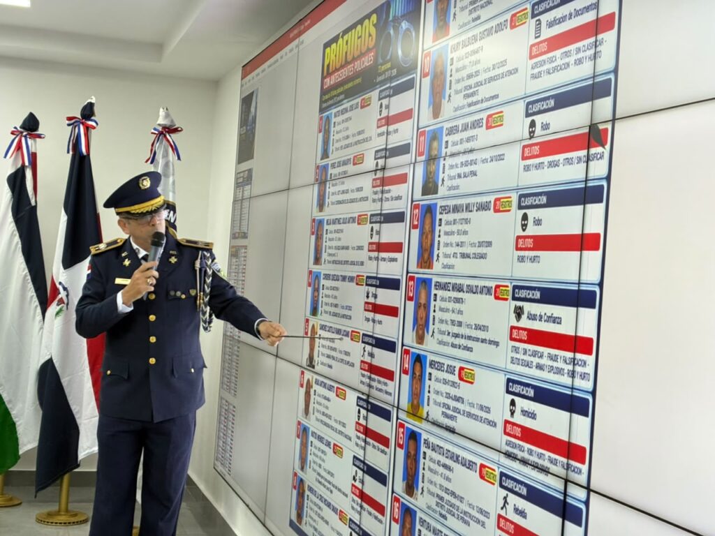 Policía Nacional revela base de datos con 53,877 personas con órdenes de arresto pendientes