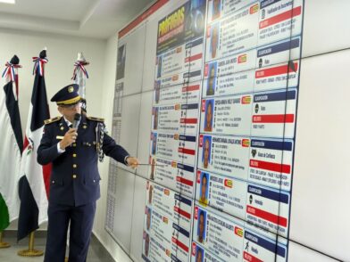 Policía Nacional revela base de datos con 53,877 personas con órdenes de arresto pendientes