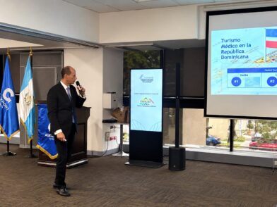 Alejandro Cambiaso presenta en Guatemala avances de RD en turismo de salud
