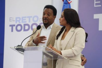 Pedro Martínez exhorta a figuras dominicanas a replicar su aporte a la comunidad