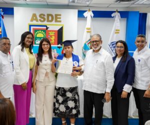 DGDC capacita a 47 residentes de Santo Domingo Este en elaboración de productos químicos