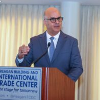 Igor Rodríguez muestra avances de la aviación civil dominicana en Washington