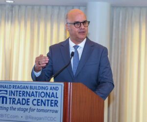 Igor Rodríguez muestra avances del IDAC en Washington