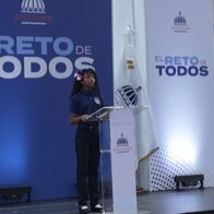 Estudiante conmueve con su discurso en inauguración del complejo Pedro Martínez