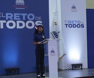 Estudiante conmueve con su discurso en inauguración del complejo Pedro Martínez