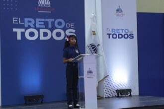 Estudiante conmueve con su discurso en inauguración del complejo Pedro Martínez