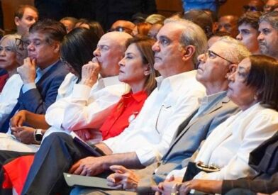 Manuel Jiménez presenta libro sobre su gestión municipal en SDE