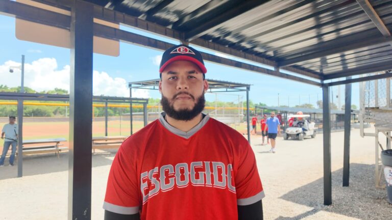 Víctor Santos regresa con hambre de competencia y listo para asumir cualquier reto con el Escogido