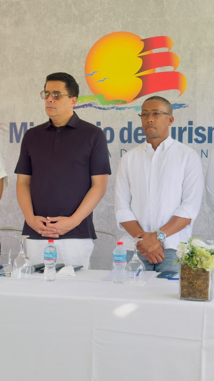 David Collado destaca inversión de RD$80 millones en calles de Arroyo Barril