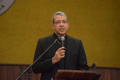 Monseñor Diplán alerta sobre hogares conectados a la tecnología y desconectados del diálogo
