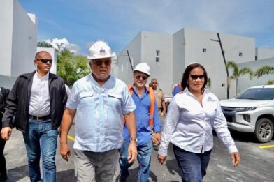 Adela Tejada supervisa avances del Edificio Gubernamental Juan Pablo Duarte en Bonao