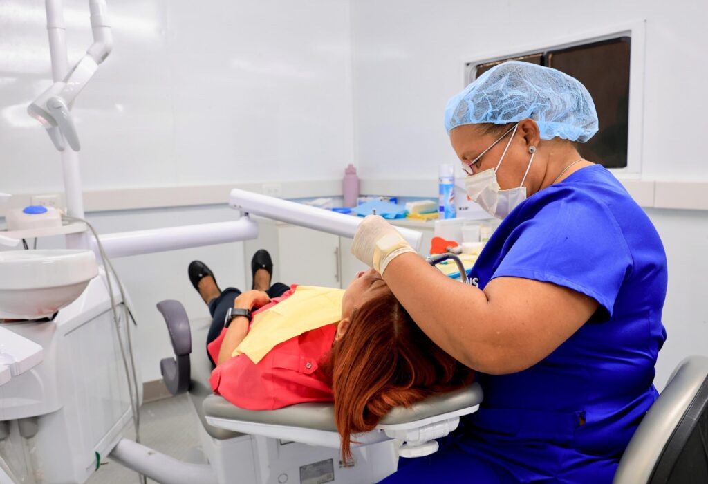 SNS destaca avances en salud bucal con más de 7.3 millones de atenciones