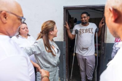 Carolina Mejía lleva su proyecto presidencial a La Yuca del Naco y reafirma su compromiso con la comunidad