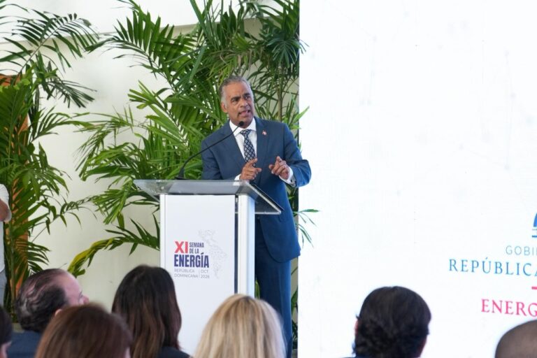 Ministro de Energía y Minas, Joel Santos.