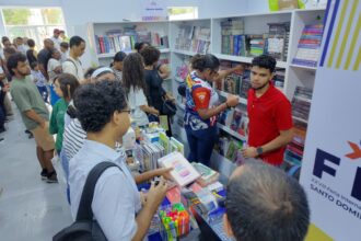 Nuevo Código Penal dominicano despierta interés entre jóvenes en la Feria del Libro