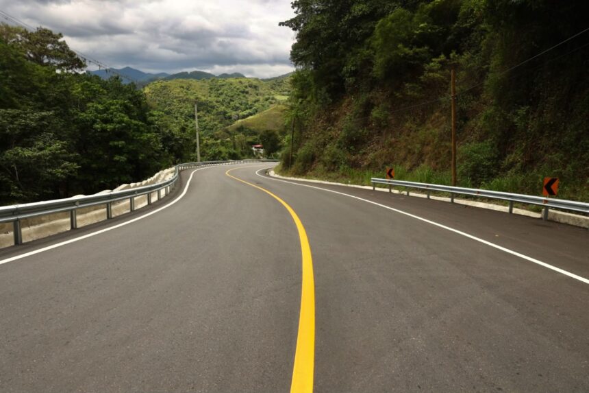 Abinader inaugura carretera Nizao-Sabana Larga-Ocoa que conecta el Cibao y Sur