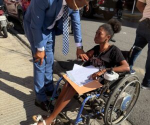 Joven con discapacidad solicita silla de ruedas eléctrica y exoneración de vivienda al Gobierno