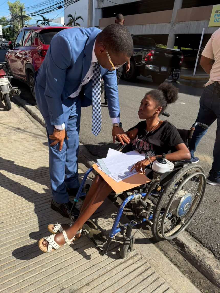 Joven con discapacidad solicita silla de ruedas eléctrica y exoneración de vivienda al Gobierno